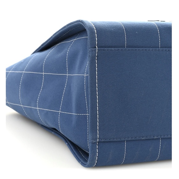 CHANEL DEAUVILLE TOTE WITH POUCH LIKE NEW CONDITION/NO FLAWS - Picture 4 of 8